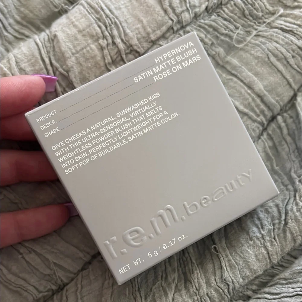 r.e.m. beauty HYPERNOVA SATIN MATTE BLUSH